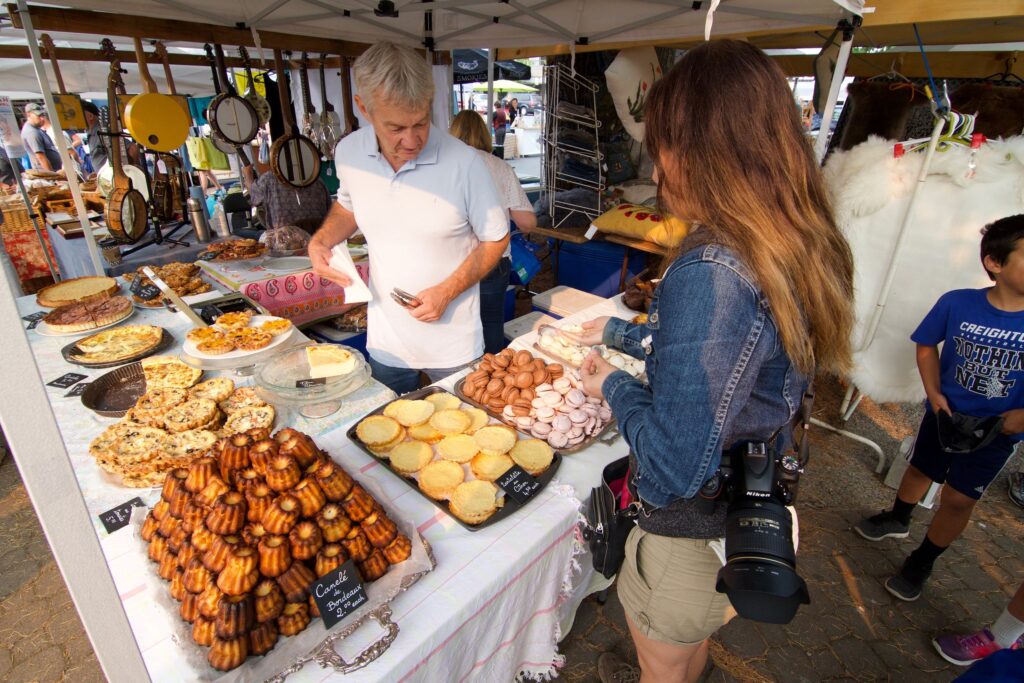 people at salt spring market bakery