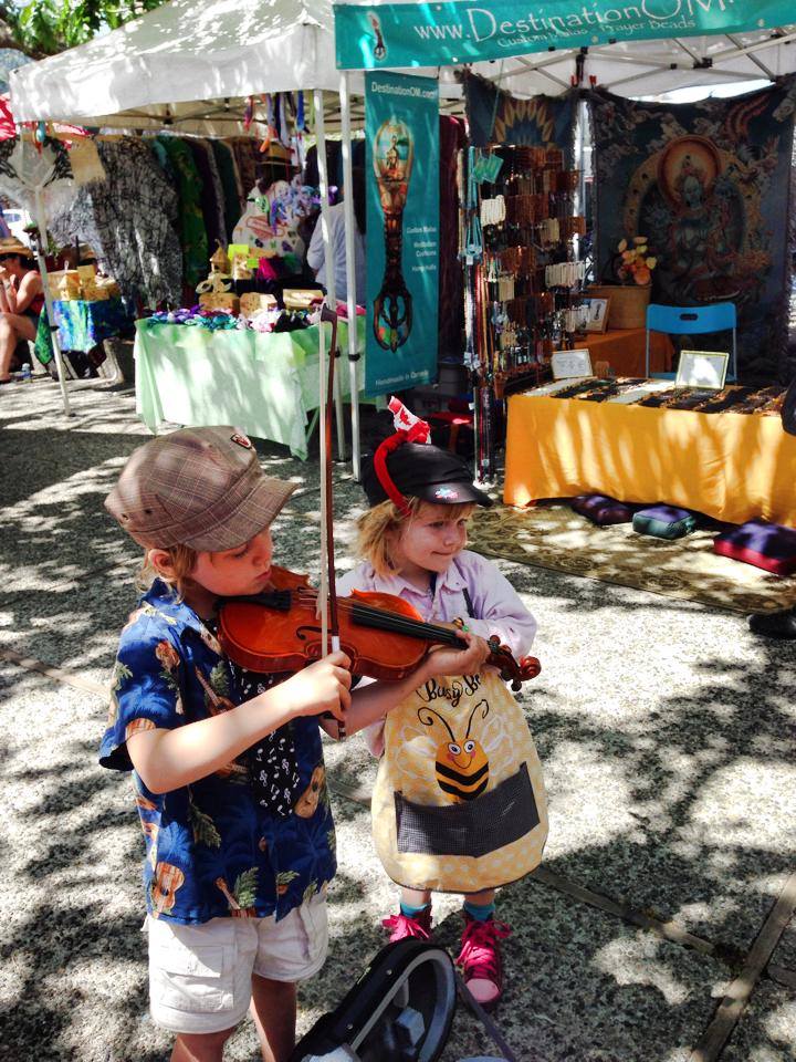kids at salt spring market